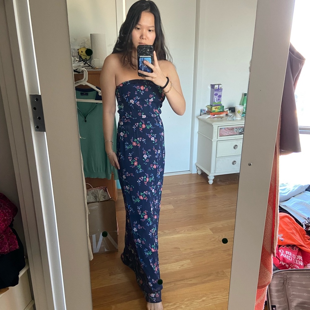 Elegant floral maxi dress!! 😍